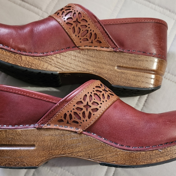 Dansko Women's Brown Leather Clogs - Picture 3 of 4